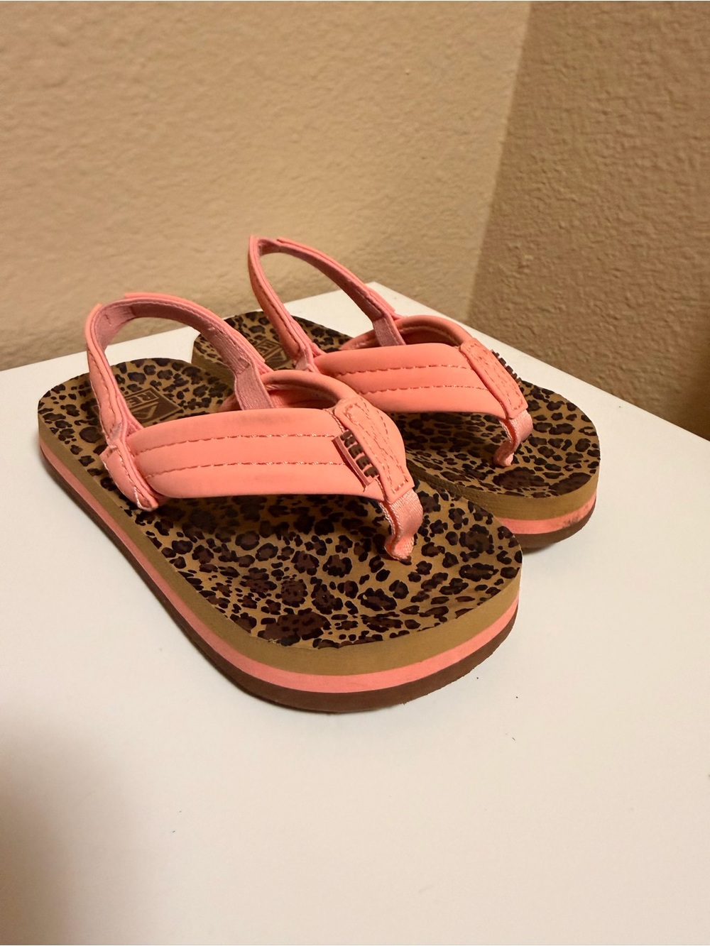 New Toddler Reef Coral Pink Flip Flop Sandals with Leopard Print